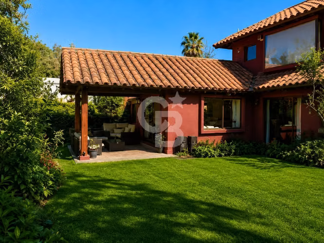 Casa de dos pisos/5D /4D /2E /San Carlos de Apoquindo.