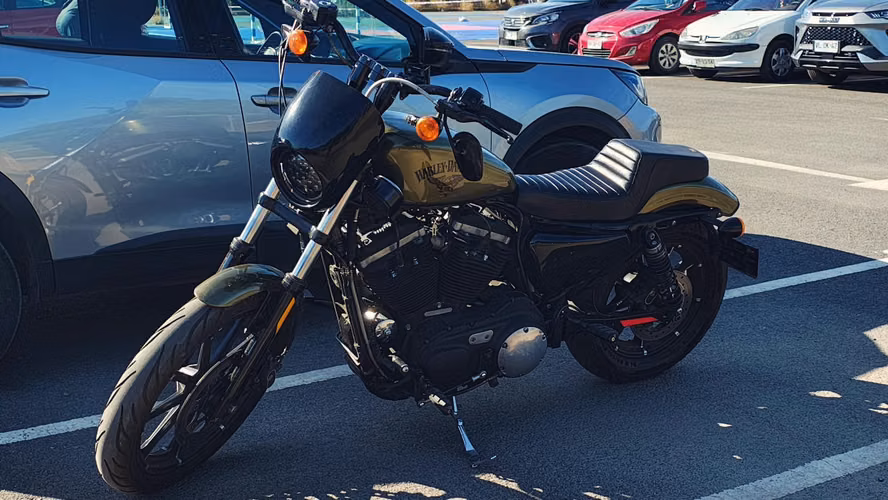 Hermosa Harley Davidson Iron 883