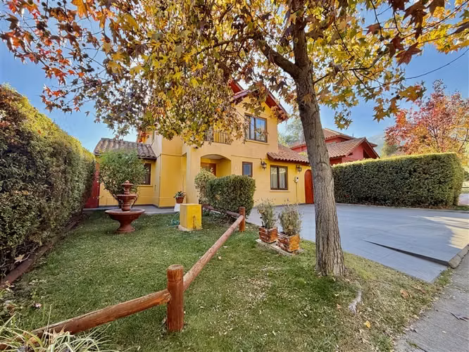 Casa en venta de 5 dorm. Hacienda el Peñón