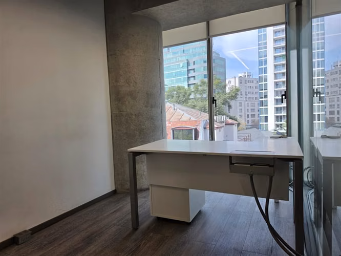 Oficina Habilitada en Arriendo Edificio Plaza Bucarest