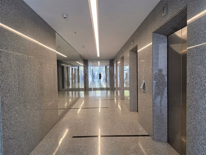 Oficina Habilitada en Arriendo Edificio Plaza Bucarest