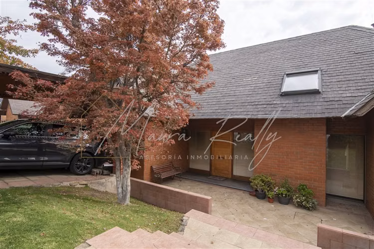 Casa familiar en Las Pircas con seguridad 24/7 y piscina