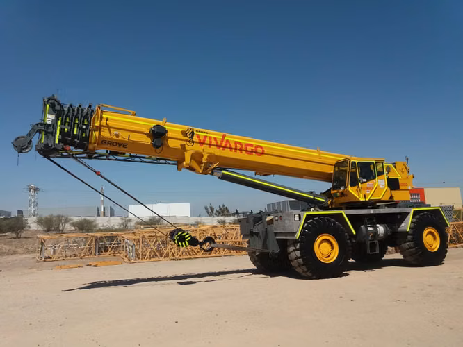 GRUA TELESCOPICA MARCA GROVE MODELO RT 9130 130 TON CAPACIDAD AÑO 2009