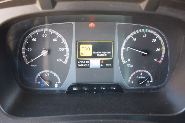 Mercedes Atego 1726 año 2020 AT 89.000 Kms Carroceria Bebidas Cortinas Metalicas