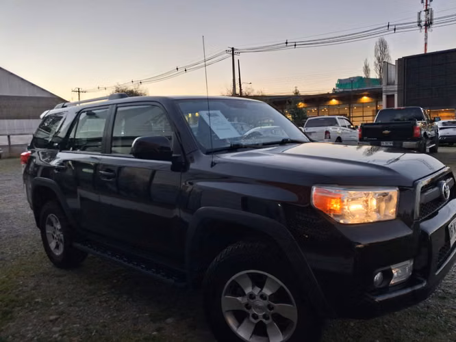TOYOTA 4RUNNER LIMITED SR5 4.0 AUT   AÑO 2012 - Imagen 4