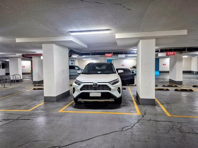 Oficina profesional venta con estacionamiento en Las Condes