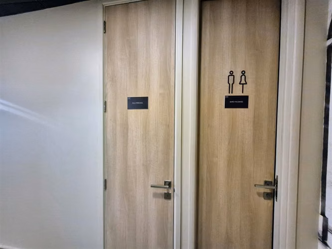 Oficina profesional venta con estacionamiento en Las Condes