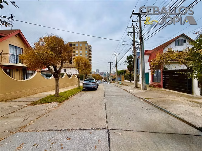 Casa en venta de 4 dorm. en Viña del Mar