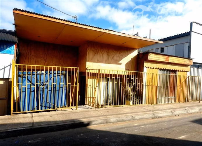 Venta de casa Regularizada 250 m2 de 5D,1B,Patio grande