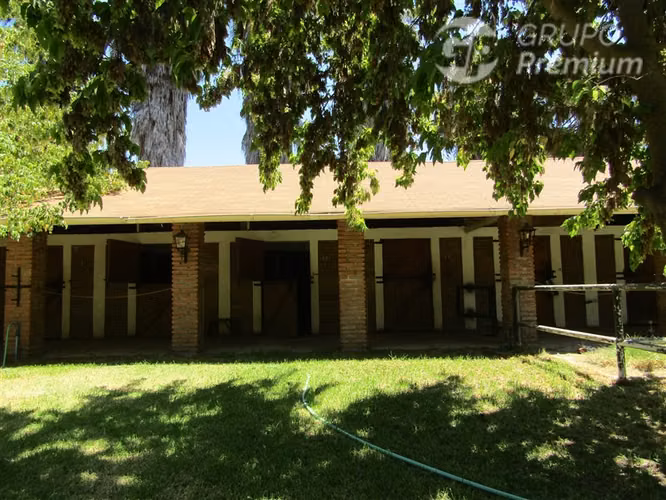 Venta Parcela de 7,3 has. 4 casas-Piscina, en Pintue - Paine