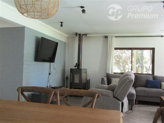 Venta Parcela de 7,3 has. 4 casas-Piscina, en Pintue - Paine