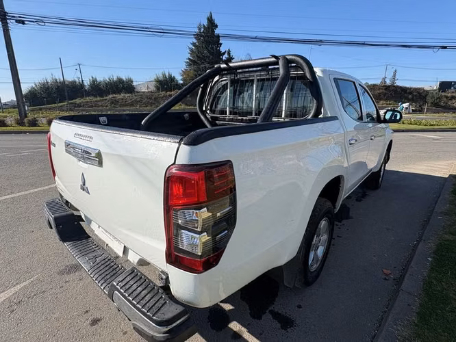 MITSUBISHI L200 2023