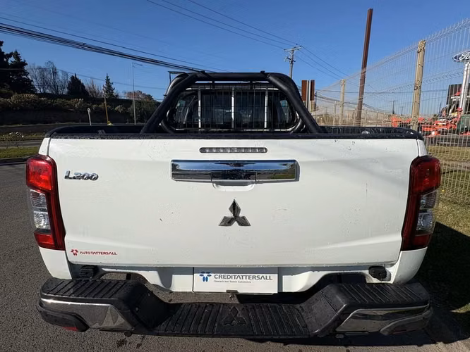 MITSUBISHI L200 2023