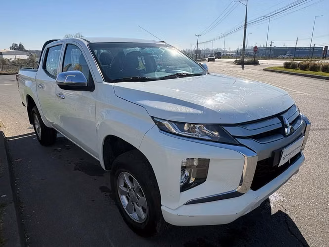 MITSUBISHI L200 2023