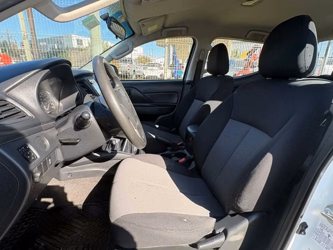MITSUBISHI L200 2023