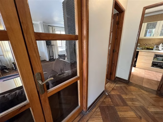 Casa en arriendo de un piso 4dorm 3baños .4 estacLa Reina - Imagen 8