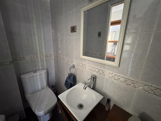 Casa en arriendo de un piso 4dorm 3baños .4 estac. La Reina - Imagen 9
