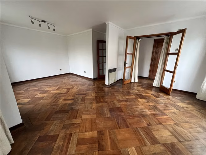 Casa en arriendo de un piso 4dorm 3baños .4 estac. La Reina - Imagen 12