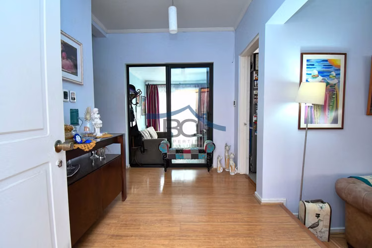Se vende amplio inmueble en Jardines del Sur. (164574)