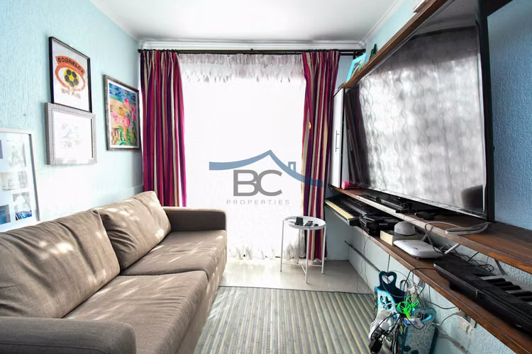 Se vende amplio inmueble en Jardines del Sur. (164574)
