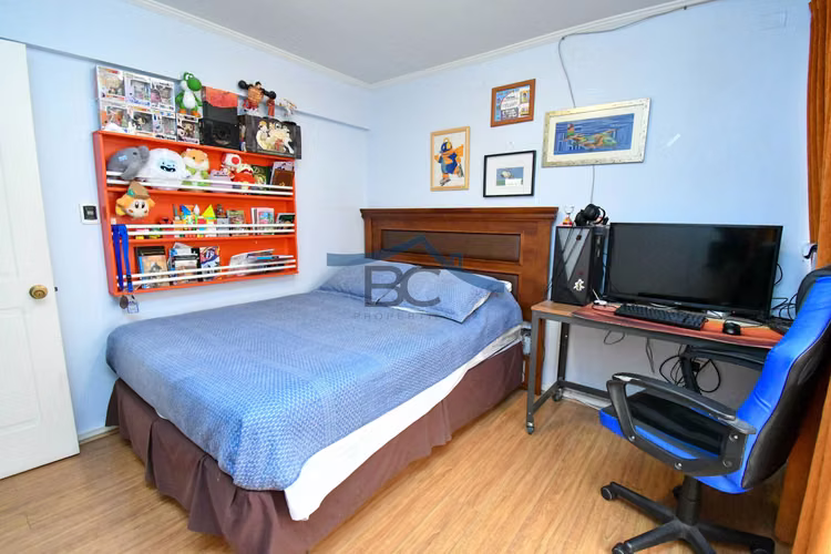 Se vende amplio inmueble en Jardines del Sur. (164574)