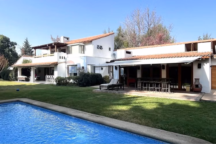 Espectacular casa en las bisas de chicureo