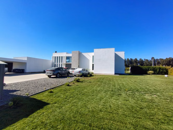 Casa en Venta de 449 m2 con 5 dormitorios 7 baños Piscina y Quincho en Lonquén Norte