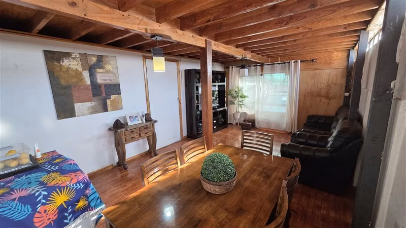 AMPLIA CASA EN LAS BRISAS CON ESPACIO PARA VIVIR Y ARRENDAR