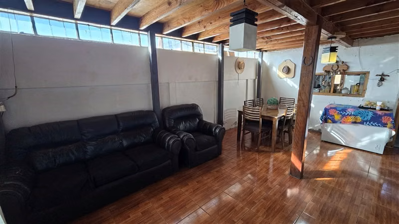 AMPLIA CASA EN LAS BRISAS CON ESPACIO PARA VIVIR Y ARRENDAR