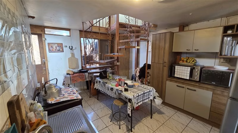AMPLIA CASA EN LAS BRISAS CON ESPACIO PARA VIVIR Y ARRENDAR