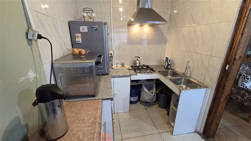 AMPLIA CASA EN LAS BRISAS CON ESPACIO PARA VIVIR Y ARRENDAR