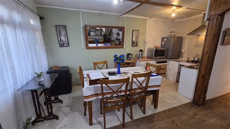 AMPLIA CASA EN LAS BRISAS CON ESPACIO PARA VIVIR Y ARRENDAR