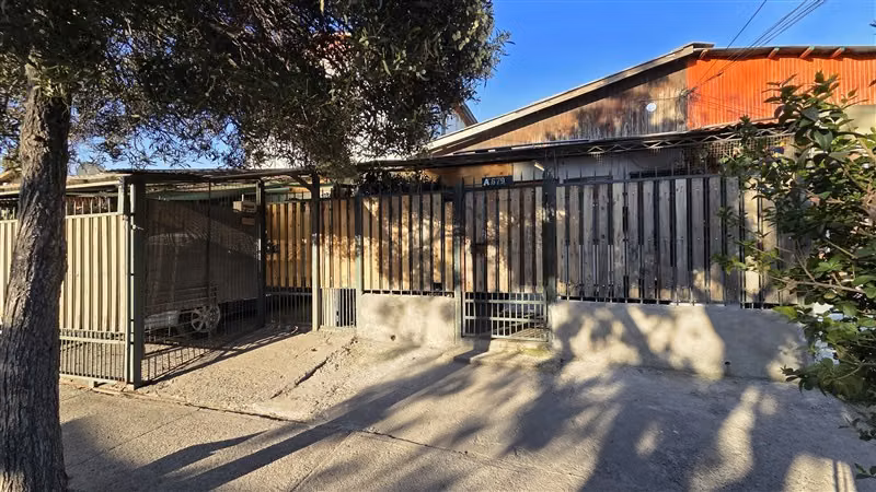AMPLIA CASA EN LAS BRISAS CON ESPACIO PARA VIVIR Y ARRENDAR