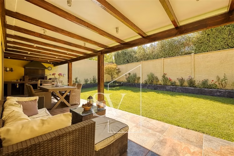 Casa en arriendo de 4 dorm. en Lo Barnechea