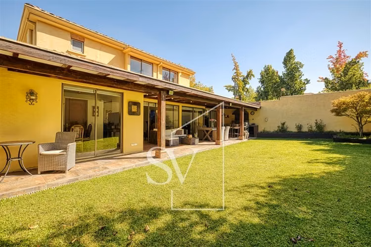 Casa en arriendo de 4 dorm. en Lo Barnechea