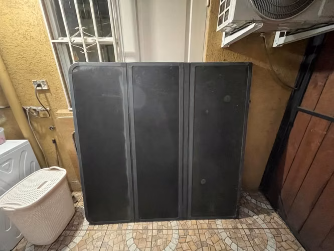 Tapa rígida plegable