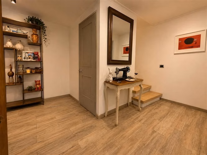 Excelente Casa en venta de 5 dorm. en La Reina - Imagen 2