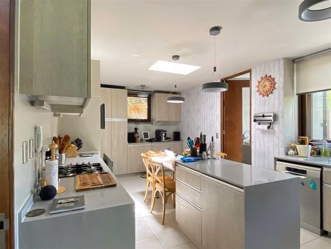 Casa en venta de 4 dorm. en Colina