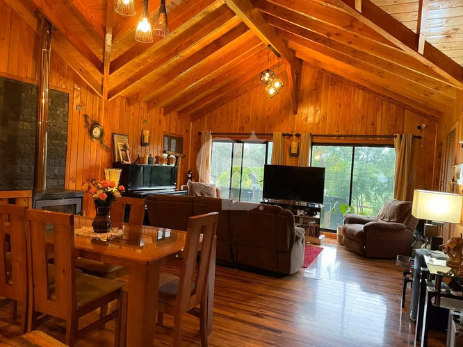 Casa con Cabañas y Restaurante en Ruta a Huilo Huilo