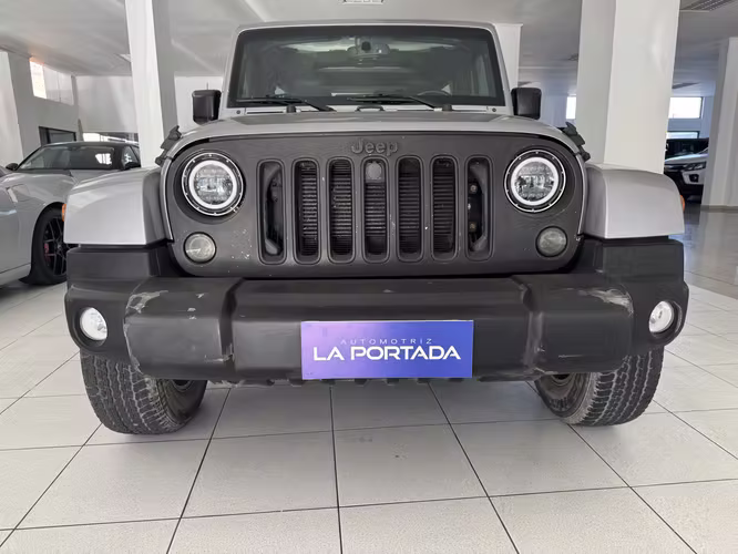 Jeep wrangler unlimited sahara 4x4 3.6 at 2017 - $24.000.000