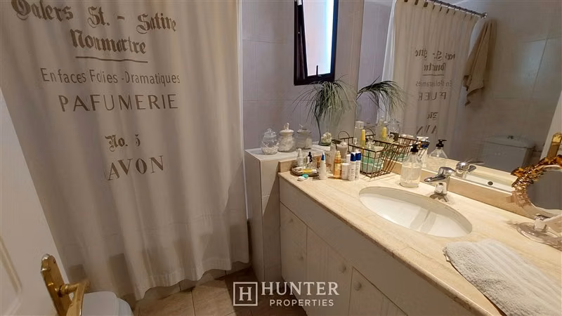 Hermoso y exclusivo 4D-3B en entorno verde tranquilo piscina - Imagen 32