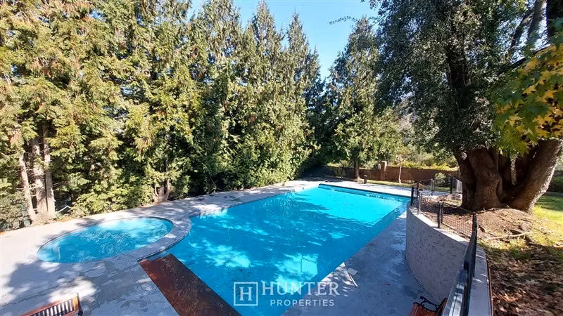 Hermoso y exclusivo 4D-3B en entorno verde tranquilo piscina - Imagen 51