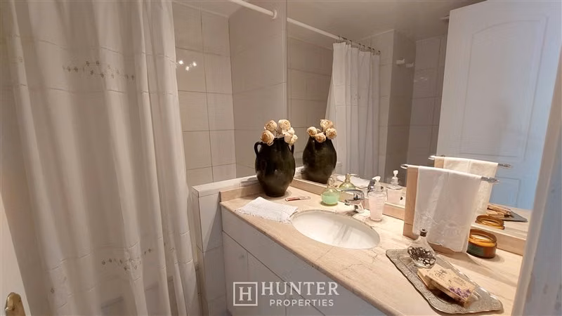 Hermoso y exclusivo 4D-3B en entorno verde tranquilo piscina - Imagen 18
