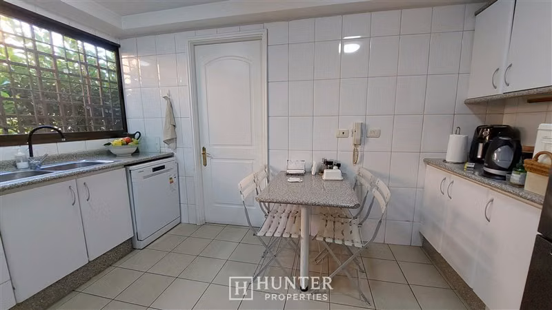 Hermoso y exclusivo 4D-3B en entorno verde tranquilo piscina - Imagen 36