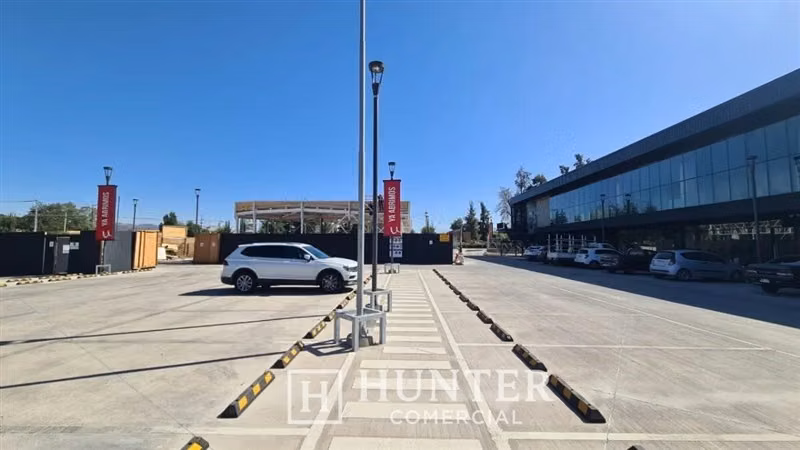 Local 80 M2 Nuevo Stripcenter Chicureo, Colina