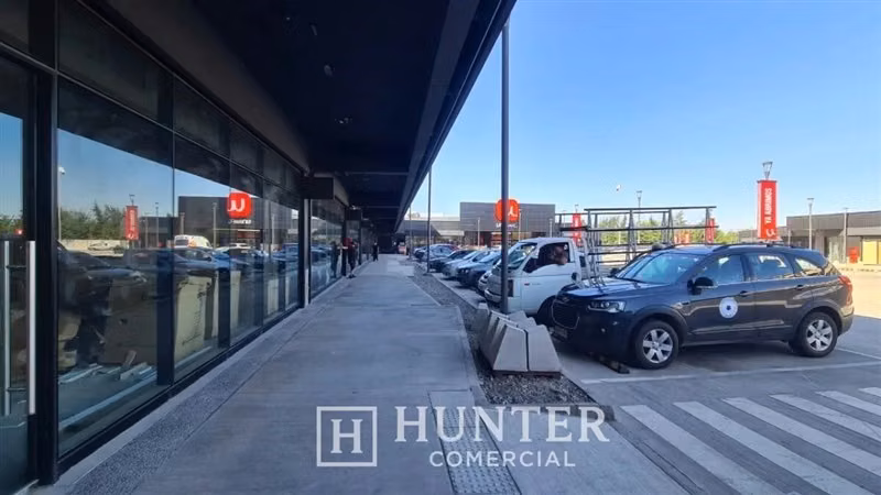 Local 295 M2 Nuevo Stripcenter Chicureo, Colina