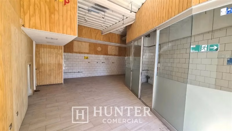 Local Comercial 105 M2 Stripcenter Av Peru, Recoleta