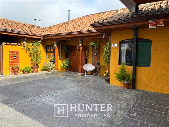 Casa en venta en la Florida de 5D 4B, 250M2 Constr. en Talca