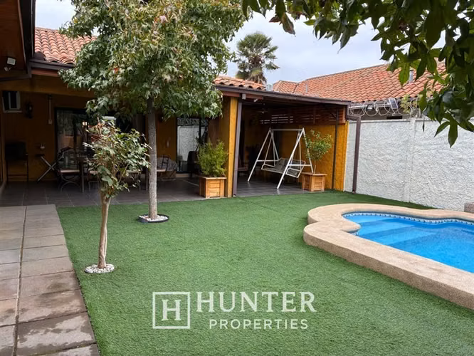 Casa en venta en la Florida de 5D 4B, 250M2 Constr. en Talca