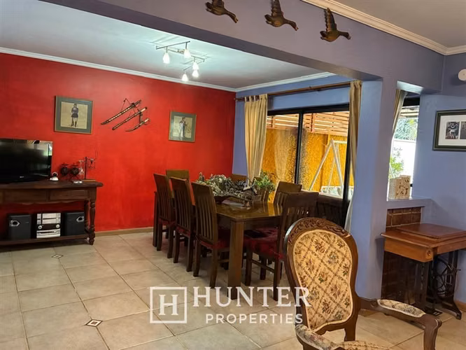 Casa en venta en la Florida de 5D 4B, 250M2 Constr. en Talca
